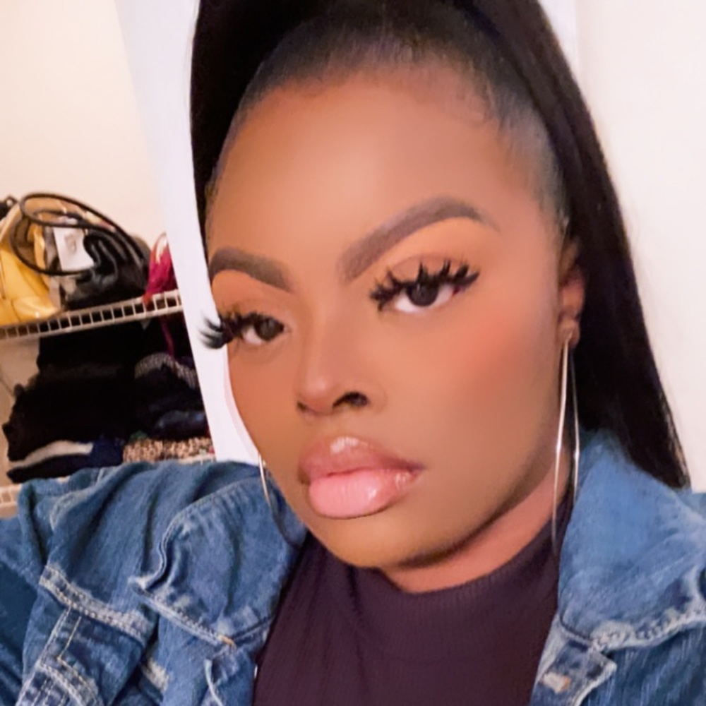 Meet your Posher, Daisha